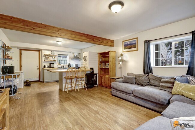 Building Photo - Fully Furnished 3BR Home | Utilities Included | Prime Downtown Location