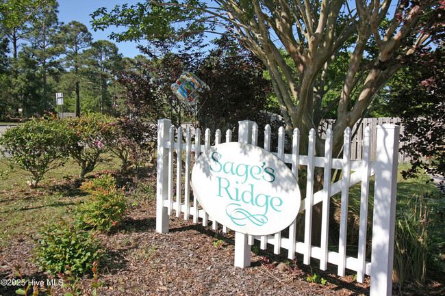 Building Photo - 209 Oak Ridge Ln