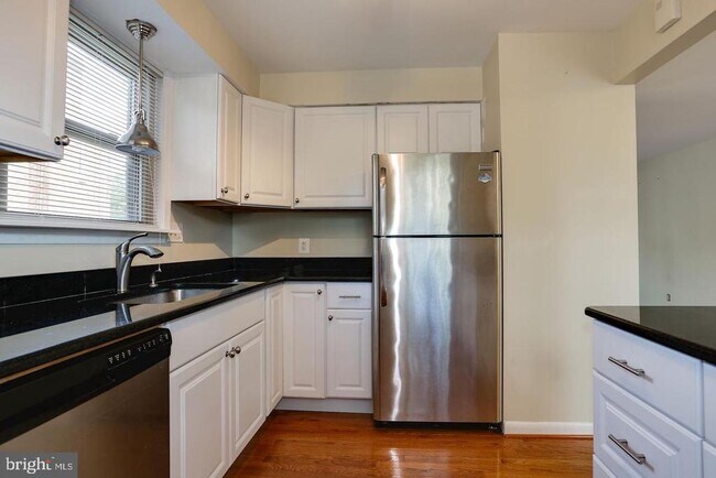 Building Photo - 4510 Washington Blvd