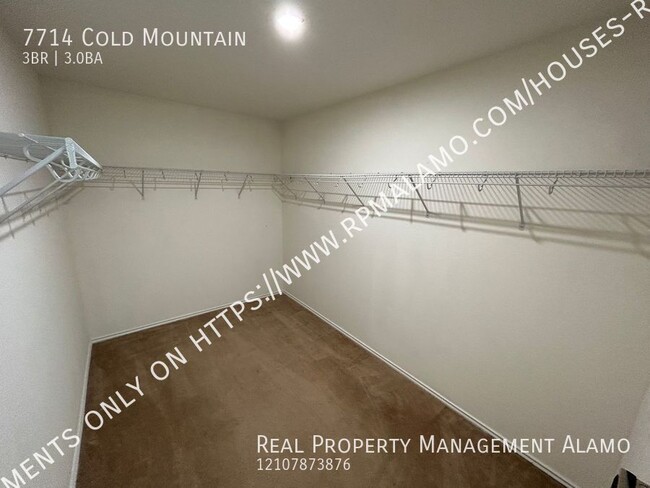 Building Photo - AVAILABLE NOW! 2-Story 3 Bedroom / 2.5 Bat...