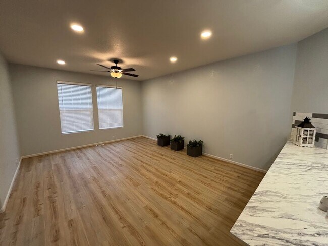 Building Photo - Beautiful Remodeled 3 Bedroom End Unit Townhouse