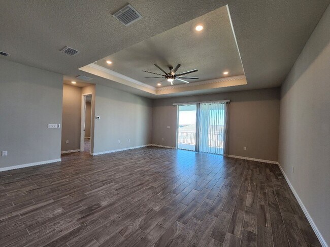 Building Photo - Gorgeous 3-Bedroom, 2-Bathroom Home in Cle...