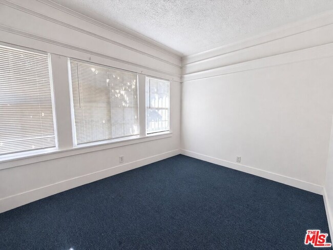 Building Photo - 1188 W 37th Dr
