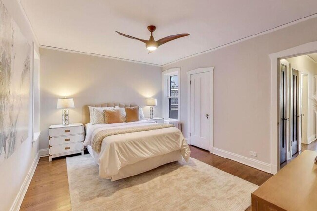 Building Photo - 1628 W Columbia Ave