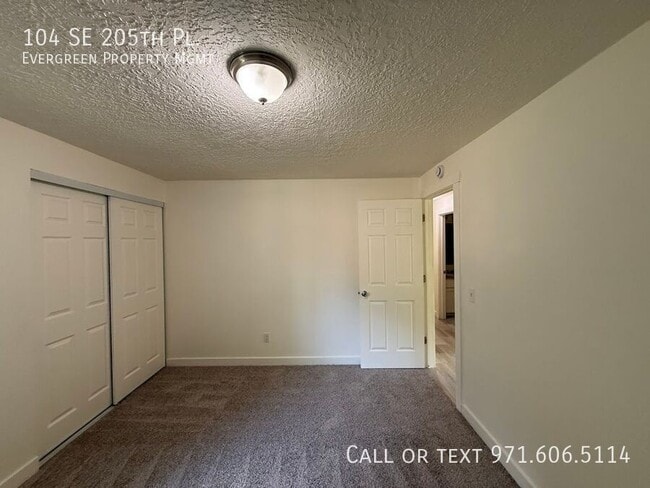 Building Photo - 104 SE 205th Pl
