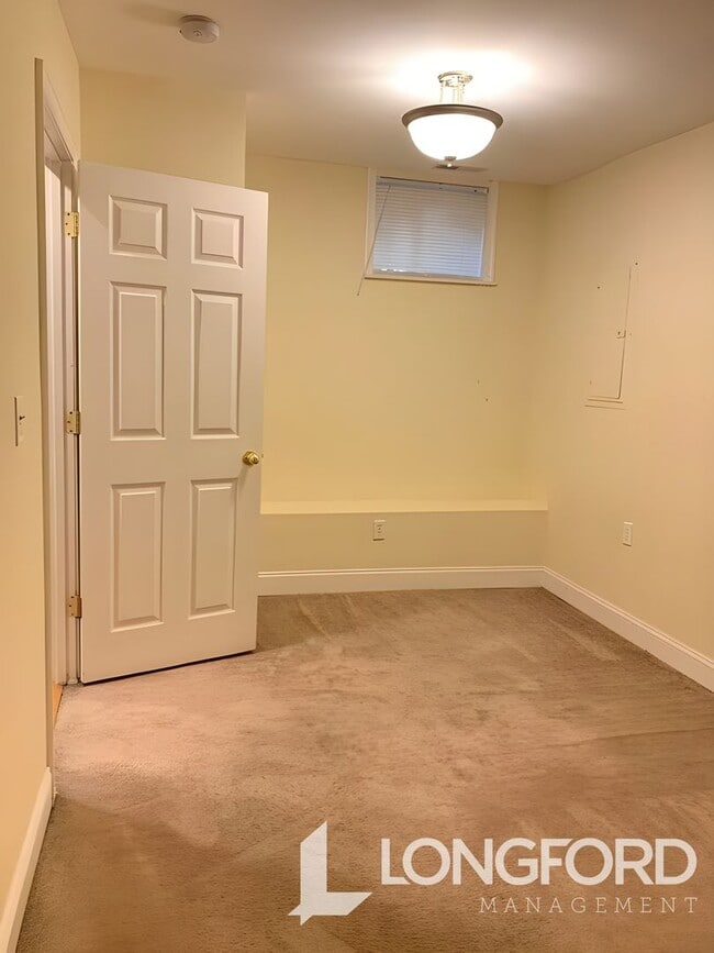 Building Photo - LEASE SPECIAL - $1,995 for a 16-24 month l...