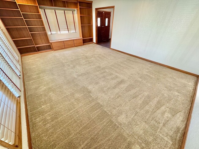 Building Photo - New Carpet and Paint, NO HOA, 3 Bed, 2 Bath home with Pool.
