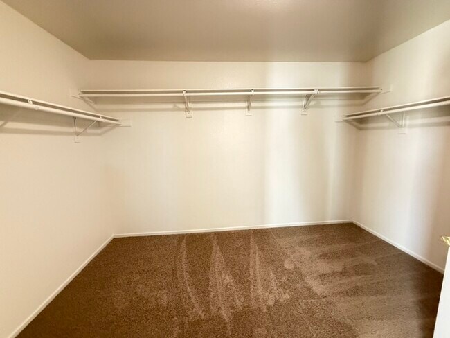 Building Photo - This proeprty has been shown before and will be leased to the first qualified applicant. To sched...