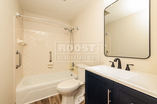 Building Photo - 2 Bed 1 Bath Apartment Available in Springfield