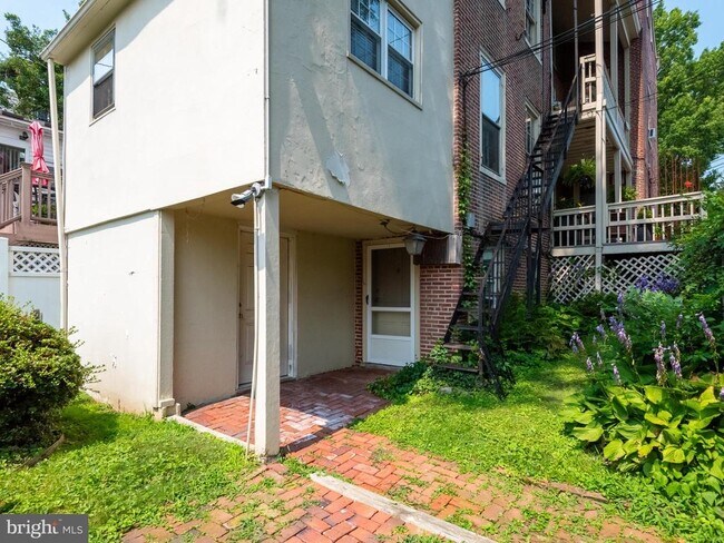 Building Photo - 318 N Matlack St