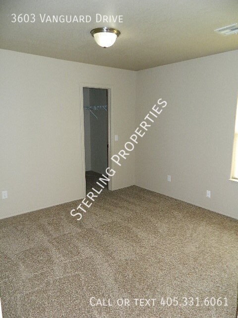 Building Photo - 3603 Vanguard Dr