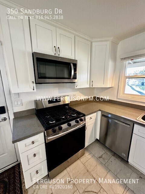 Building Photo - 350 Sandburg Dr