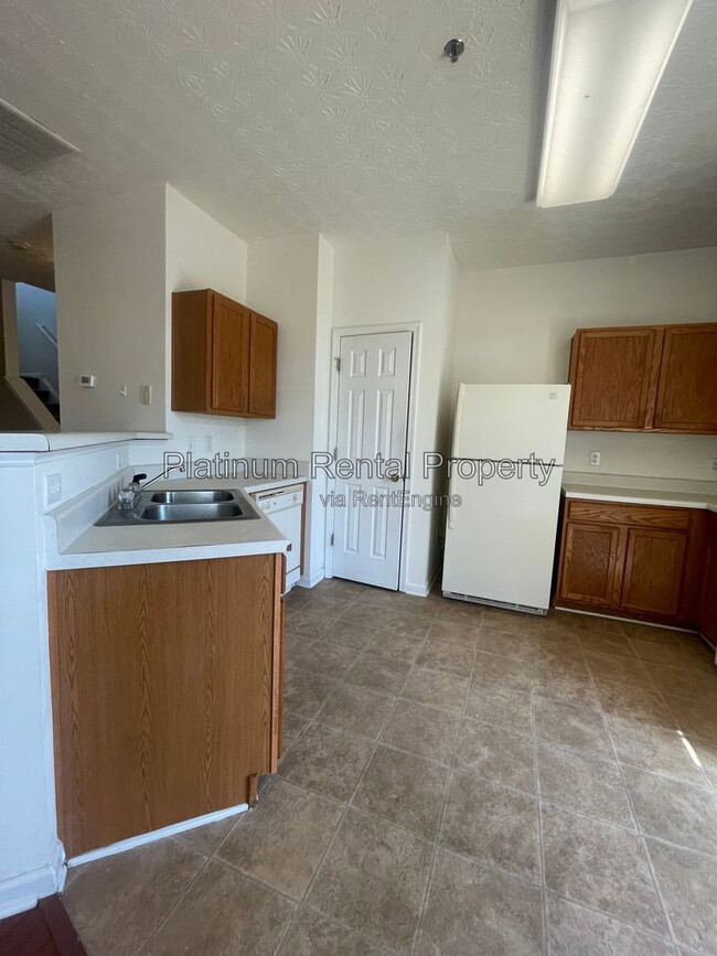 Building Photo - 244 Village Square Dr