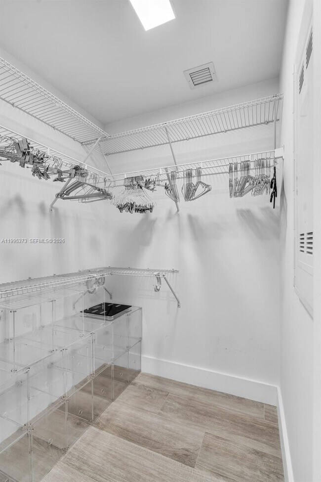 Building Photo - 121 NE 34th St