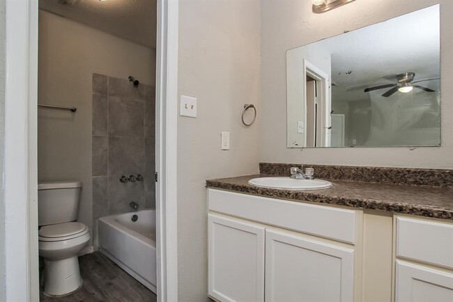 Building Photo - 4406 Tealgate Dr