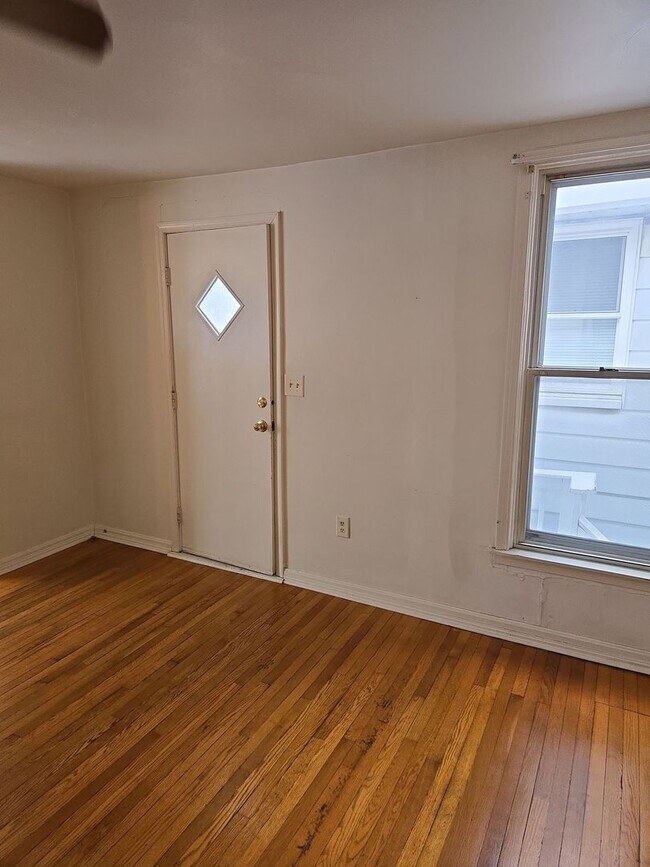 Building Photo - 115 S Potomac St