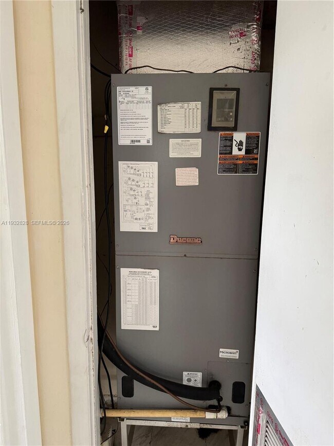 Building Photo - 2620 SW 53rd Ave