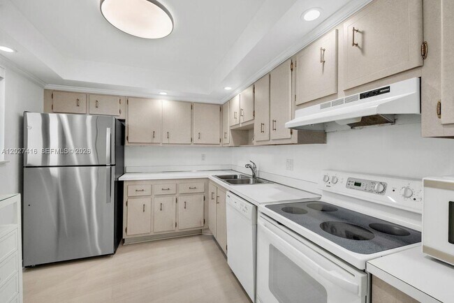 Building Photo - 200 Ocean Trail Way