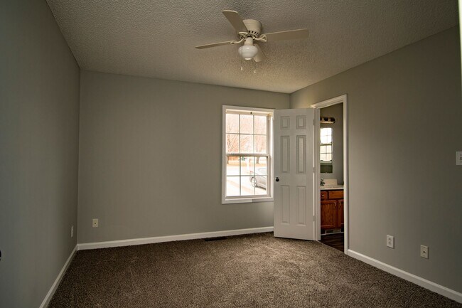 Building Photo - 3 Bedroom Pet Friendly Home For Rent In St...