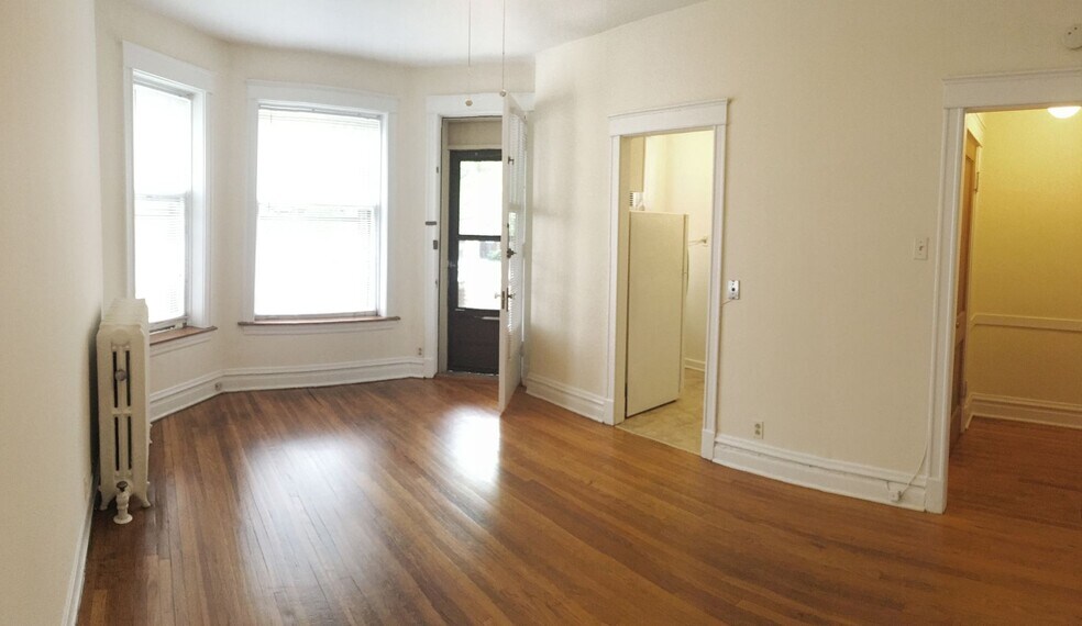 Building Photo - 5440-42 N Winthrop Ave