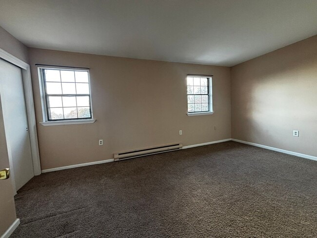 Building Photo - 3BR Townhome with garage! This house will go fast!!