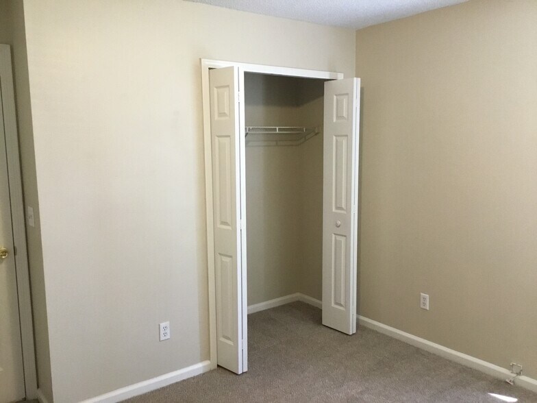 Building Photo - 1773 Chandelier Cir E