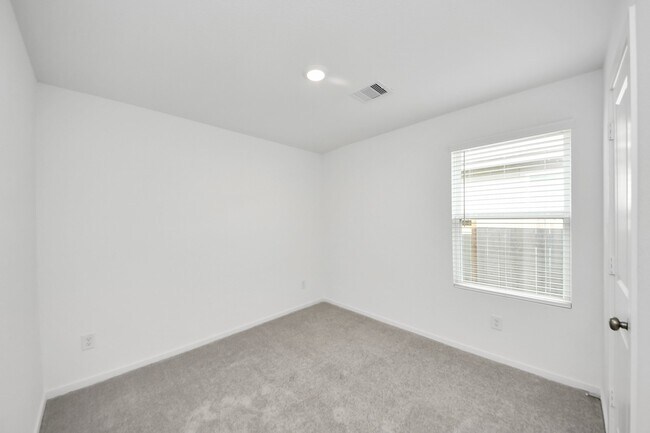 Building Photo - 105 Nicholas Rd