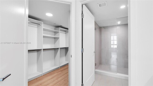 Building Photo - 555 NE 34th St