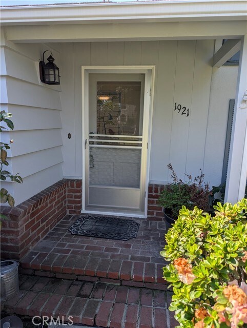 Building Photo - 1921 6th Ave