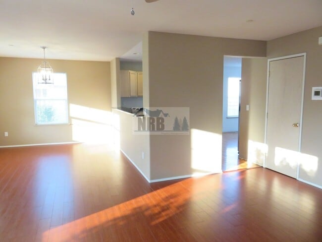 Building Photo - Stunning House in Dupont!