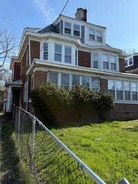 Building Photo - 1442 W State St