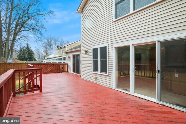 Building Photo - 711 Lamberton Dr