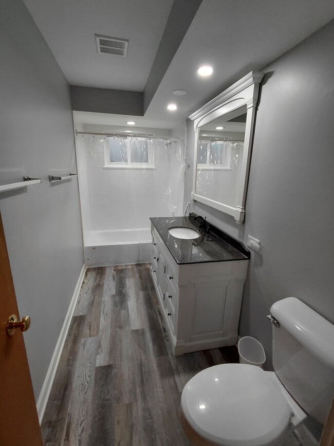 Building Photo - 2021 Walters Ave