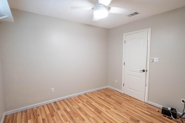Building Photo - 4679 Inisheer Dr