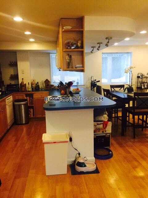 Building Photo - 43 May St