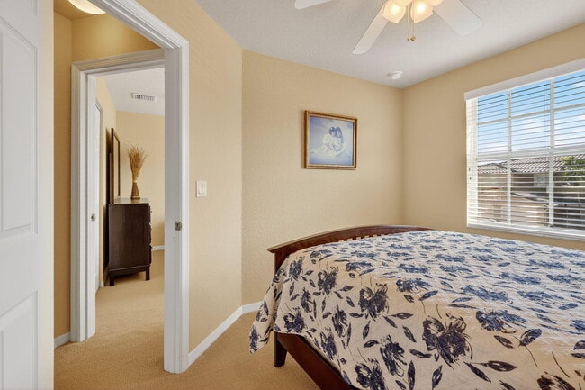 Building Photo - 2990 SE Lexington Lakes Dr