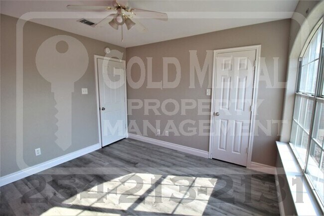 Building Photo - 2513 Jake Dr