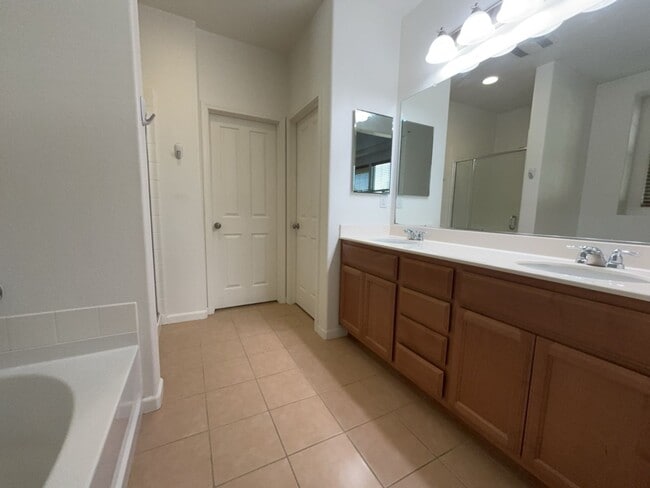 Building Photo - Beautiful East Davis home available September 1st!