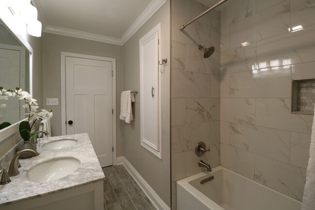 Building Photo - 2832 Monticello Dr