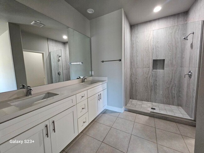 Building Photo - CHARMING NEWER CONTEMPORARY 3 BED/2 BATH A...