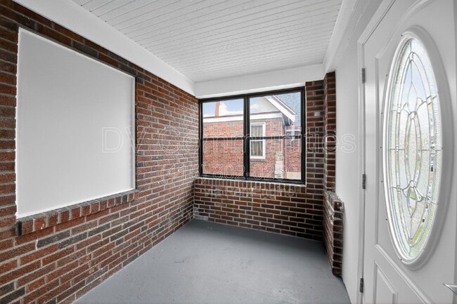 Building Photo - 1818 Lawn Ave