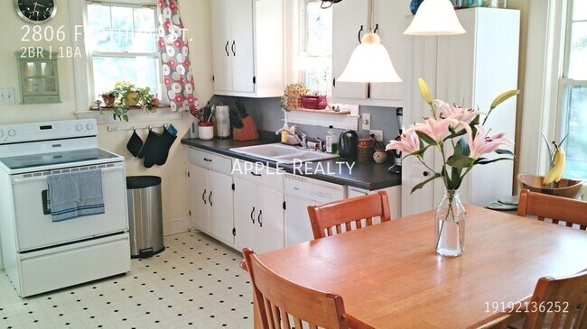 Building Photo - 2806 Farthing St