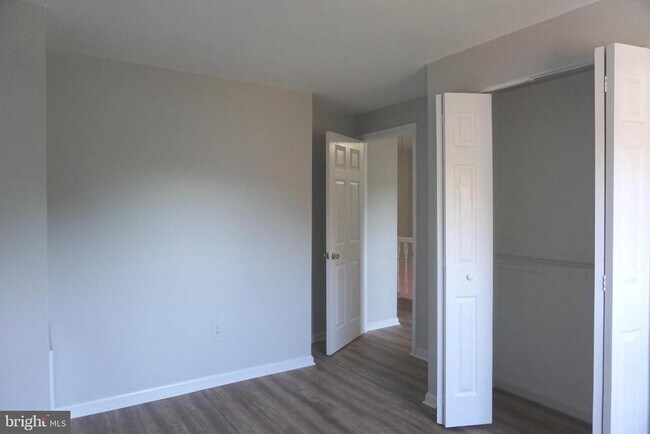 Building Photo - 19 Shady Spring Pl