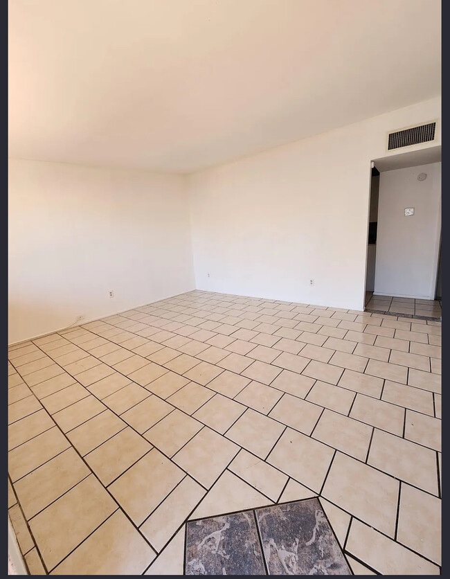 Building Photo - 4752 E Baker St