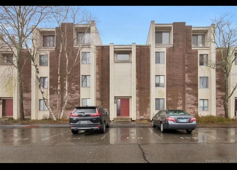 Front of building - 174 Burgundy Hill Ln