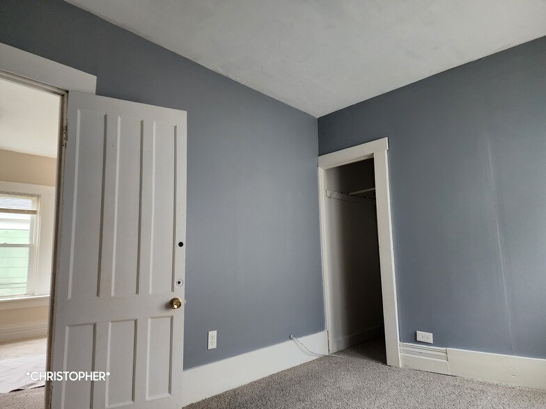 Spare bedroom - 215 Freeman Ave