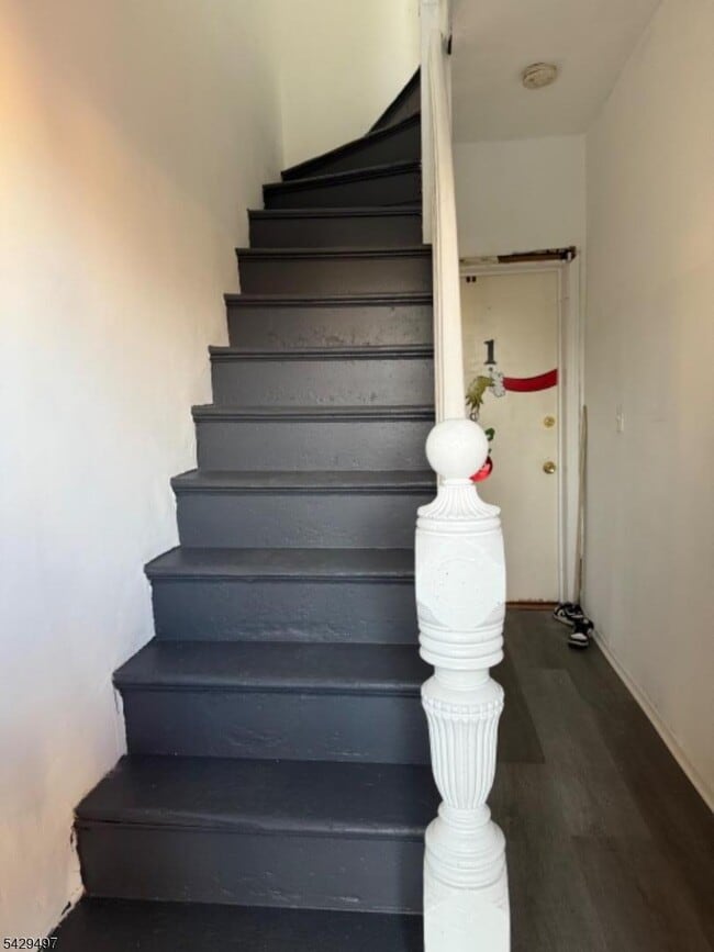 Building Photo - 85 Holsman St