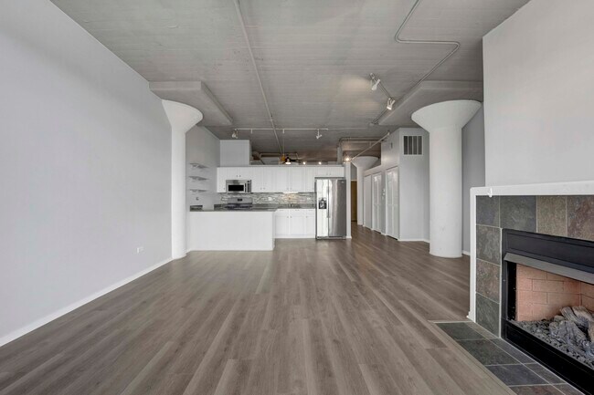 Building Photo - 1525 S SANGAMON St