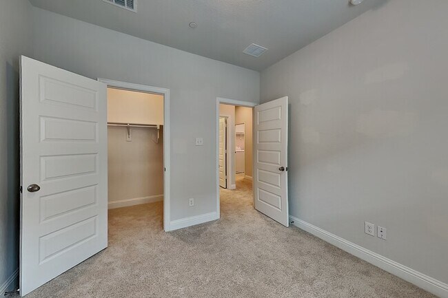 Building Photo - 4417 Benton Ln