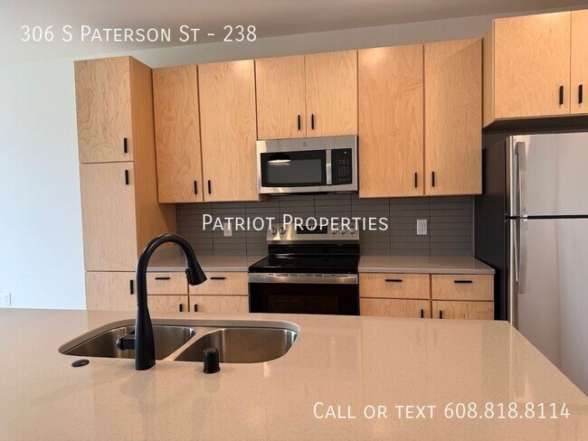 Building Photo - 306 S Paterson St